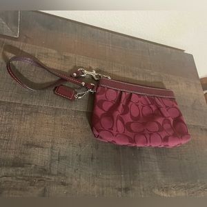 Excellent condition classic signature Coach wristlet